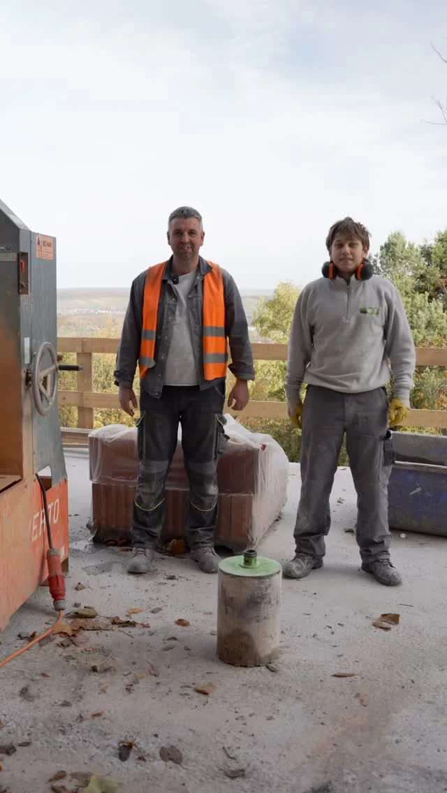 Wir haben 😄…#oben #unten #baustelle #bohren